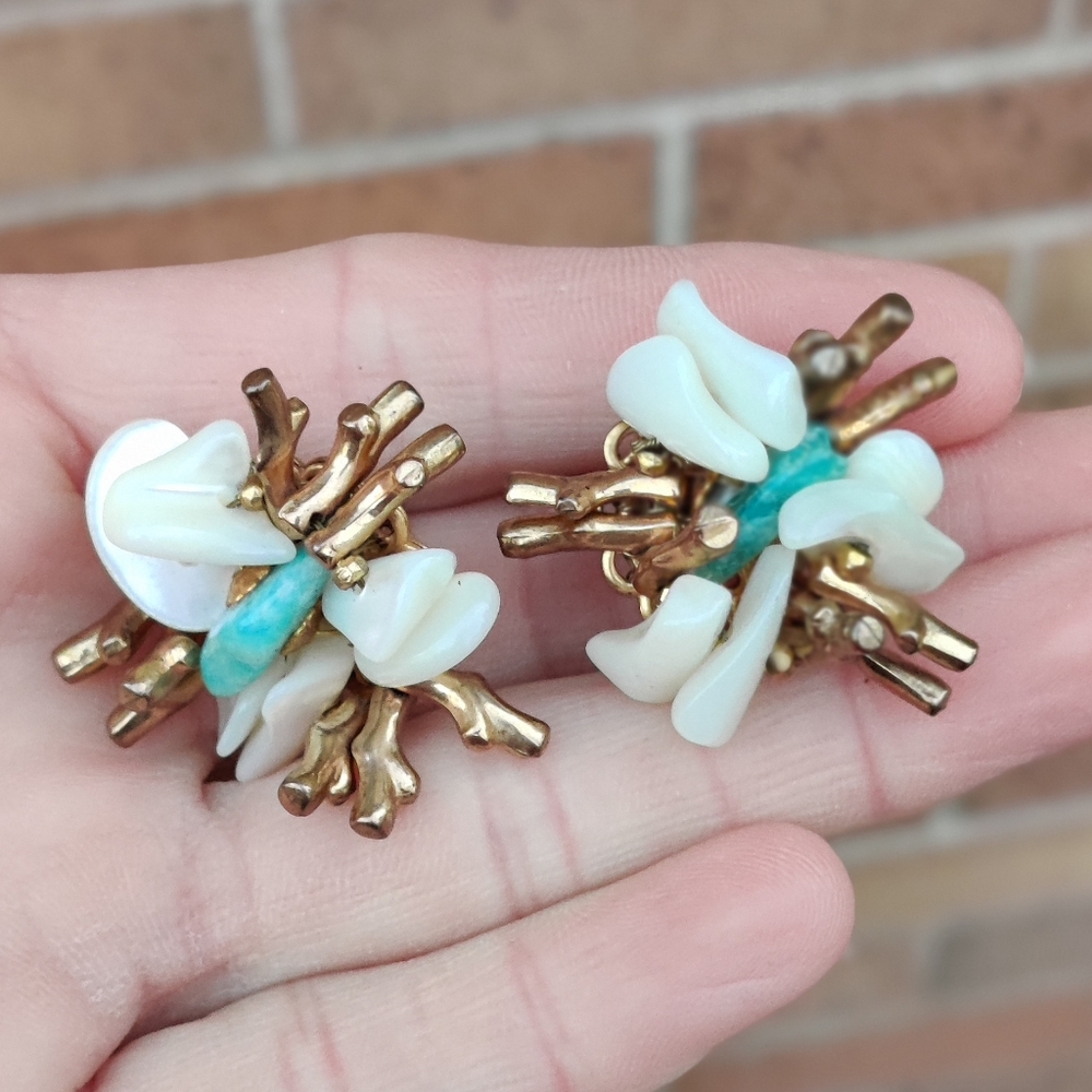 Vintage Miriam Haskell mother of pearl and amazonite coral branch earrings - Picture 6 of 13